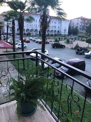 Гостевой дом House in the heart of Kobuleti Кобулети Семейный люкс-3